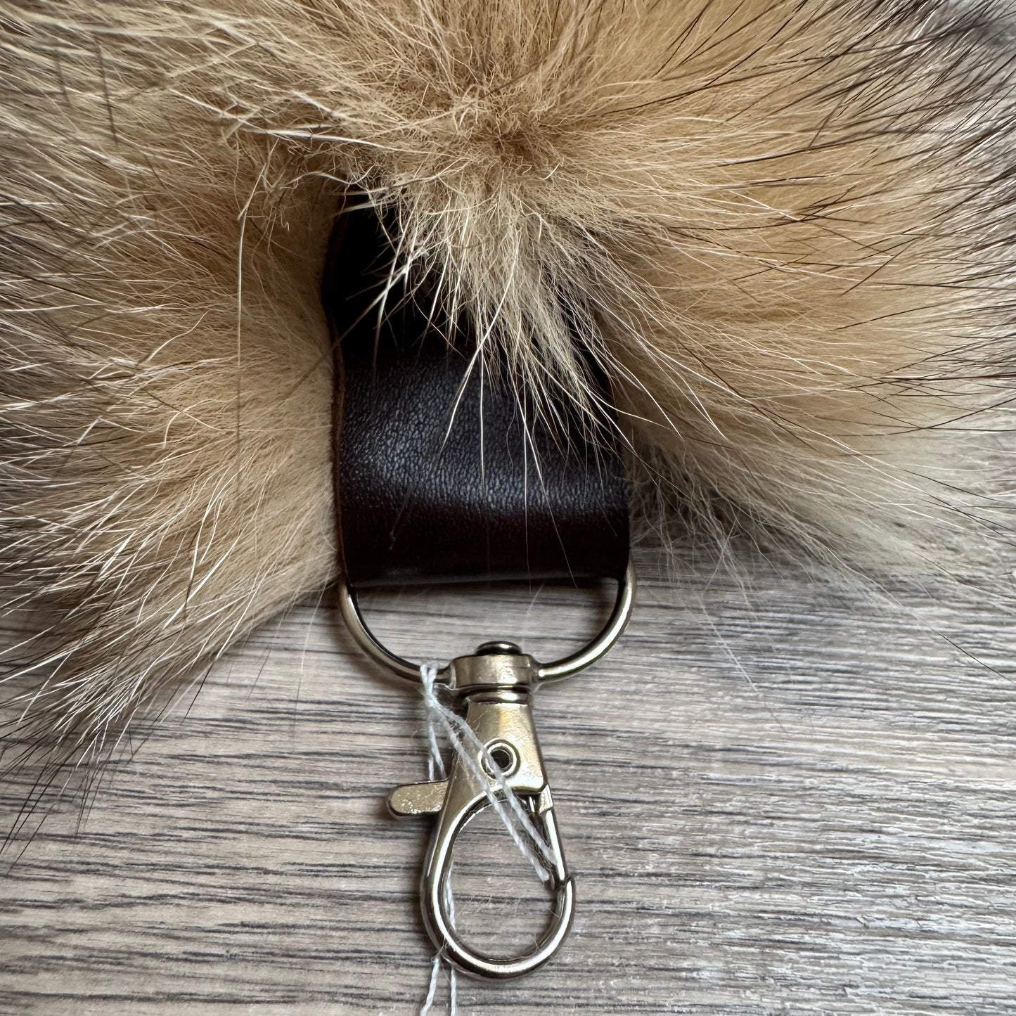 Crystal fox tail keychain (160)