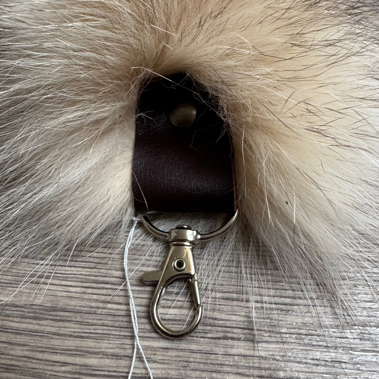 Crystal fox tail keychain (99)