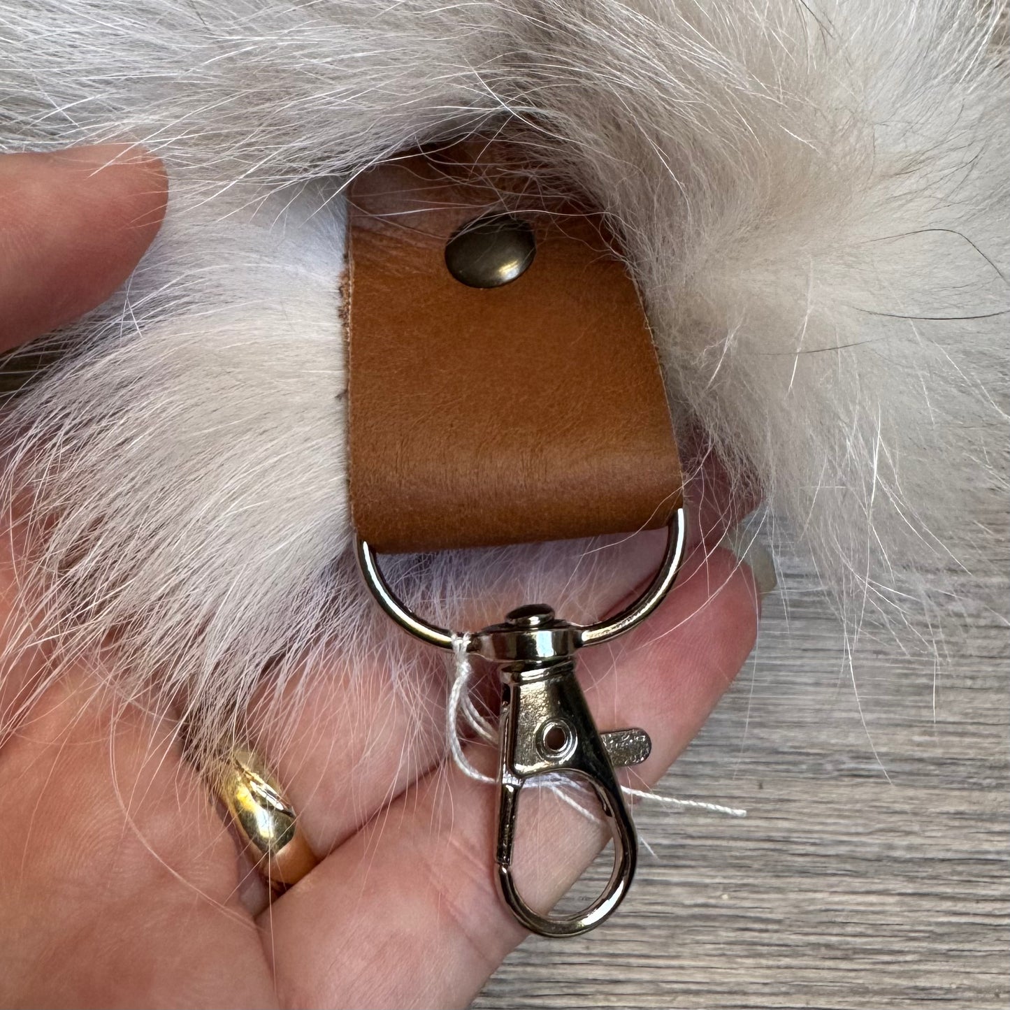 Palomino Frost fox tail keychain (98)