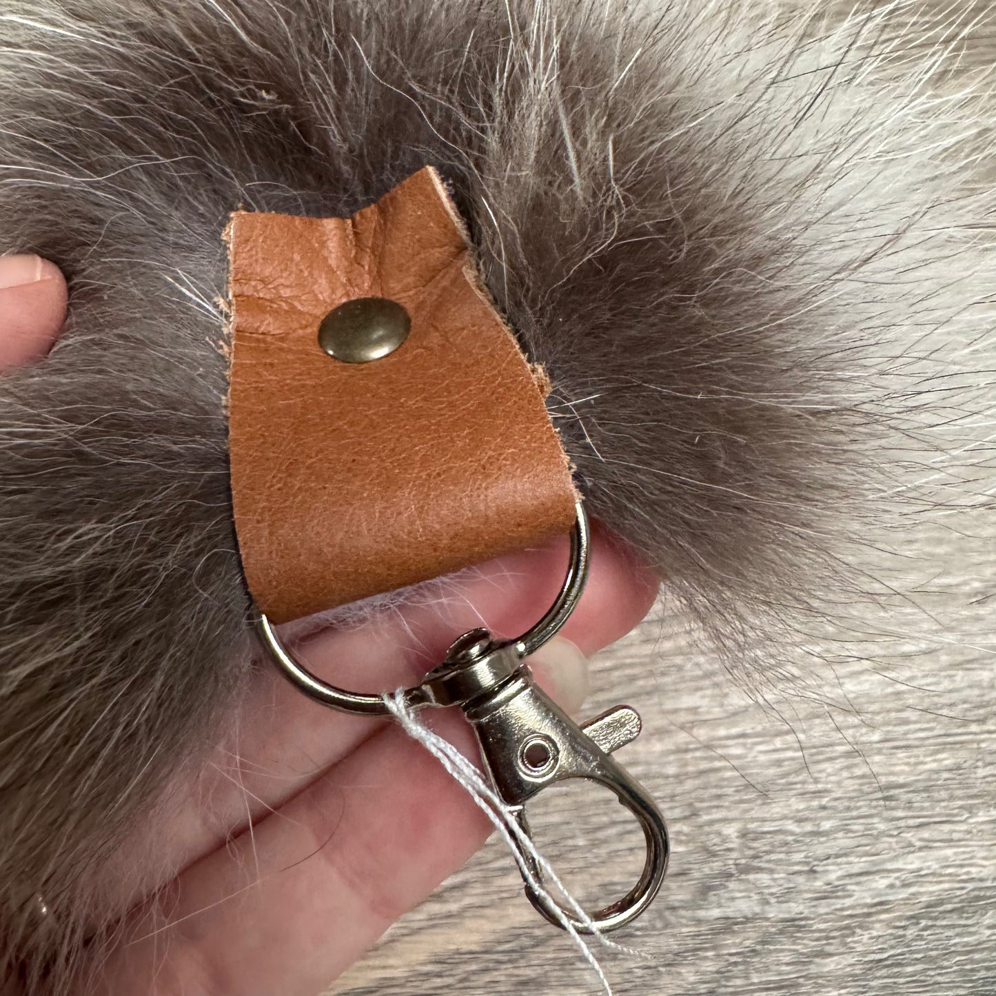 Fawn Light fox tail keychain (76)