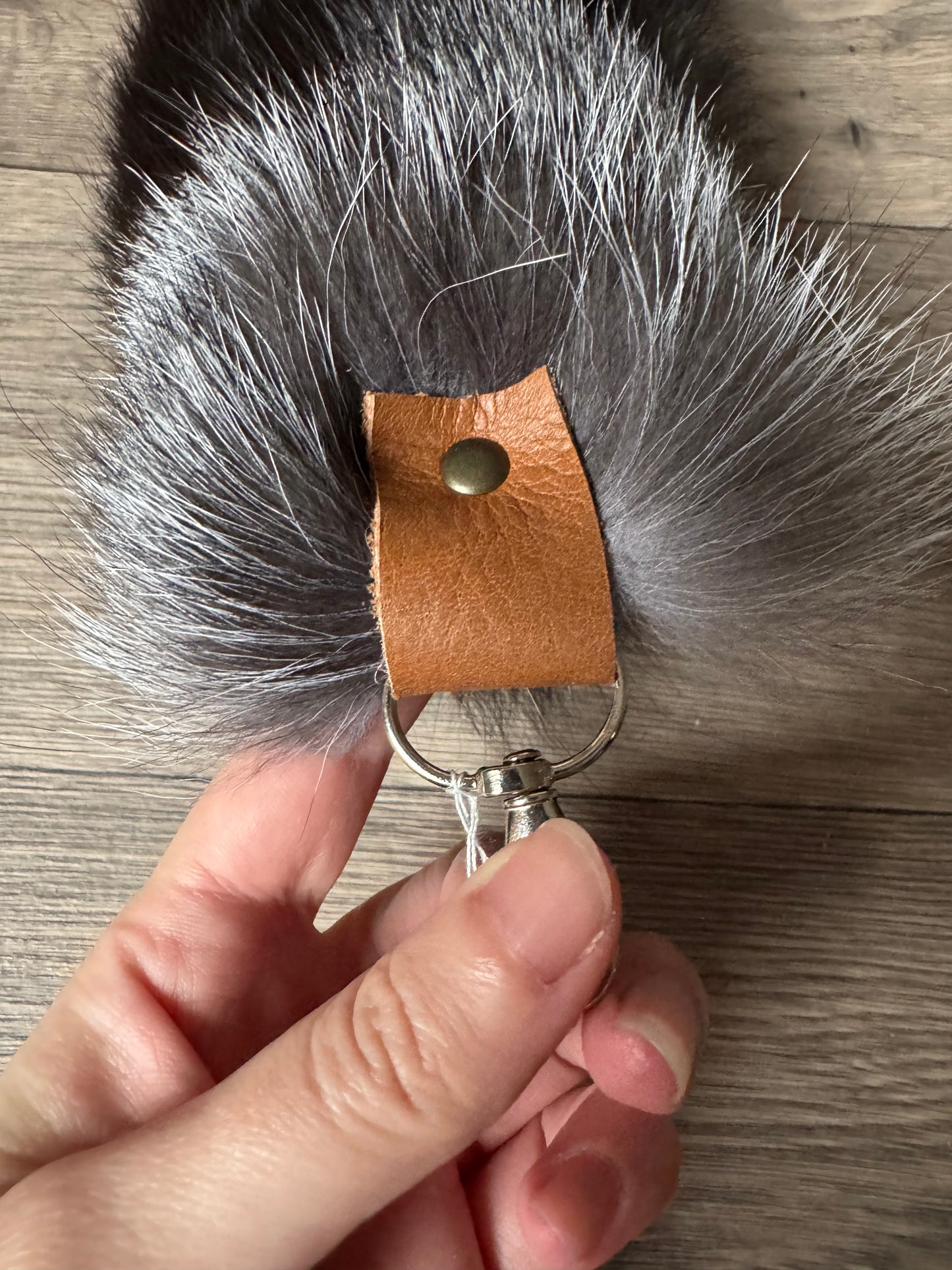 Silver fox tail keychain (50)