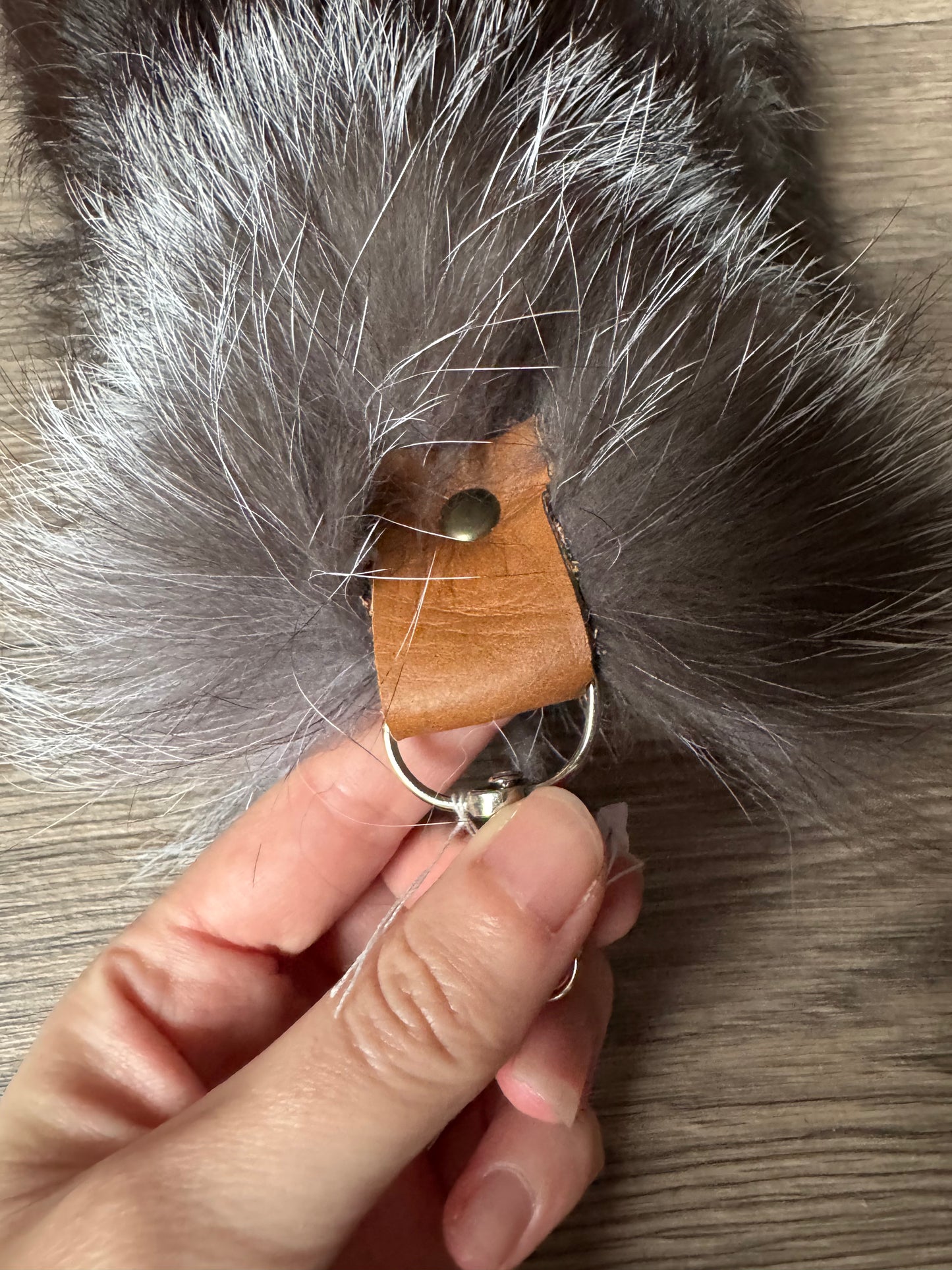Silver fox tail keychain (57)