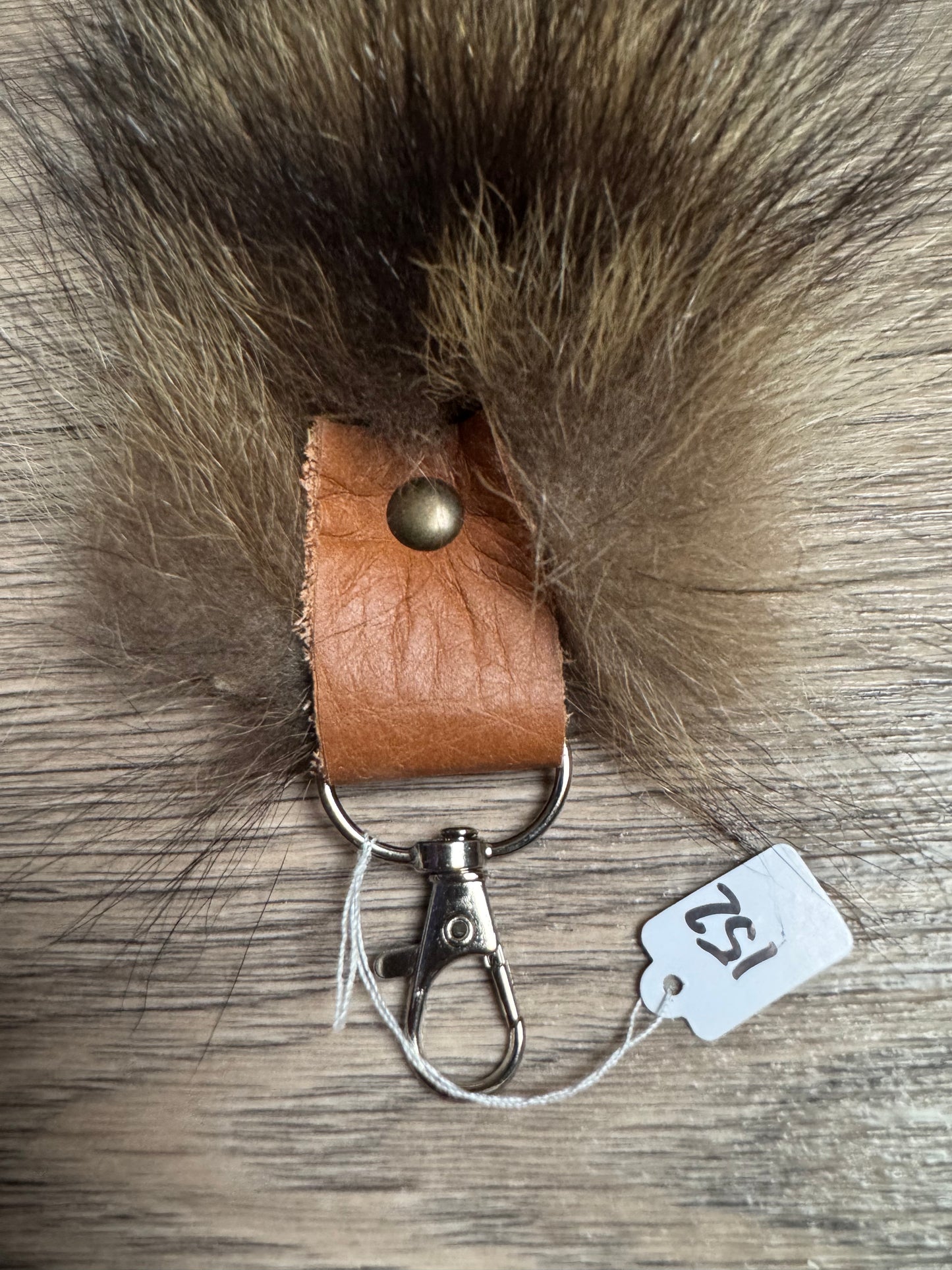 Raccoon tail keychain (152)