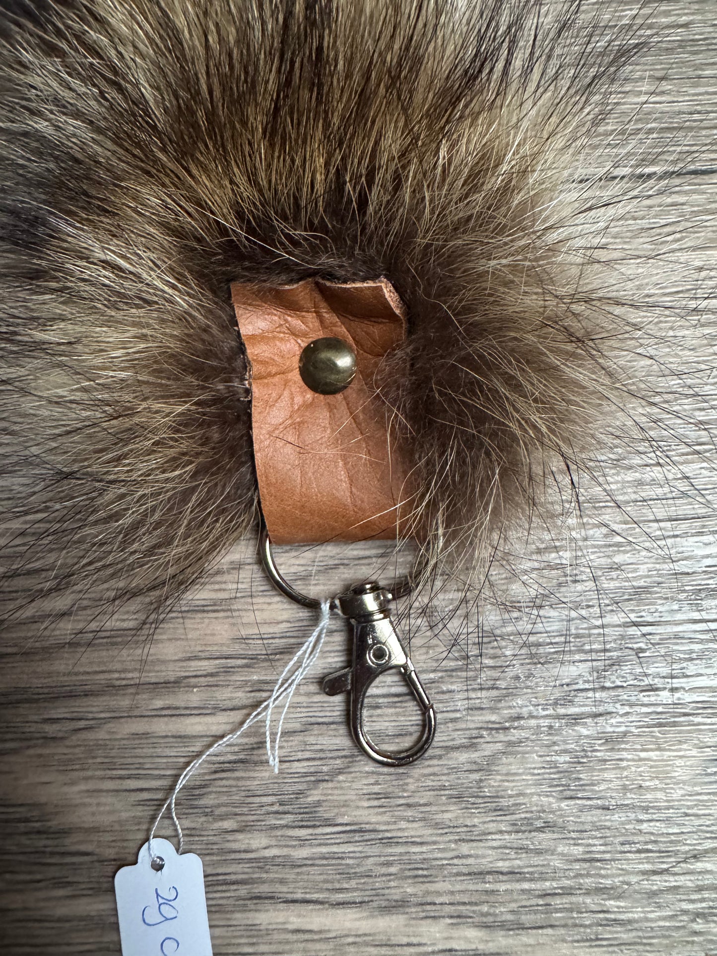 Raccoon tail keychain (162)