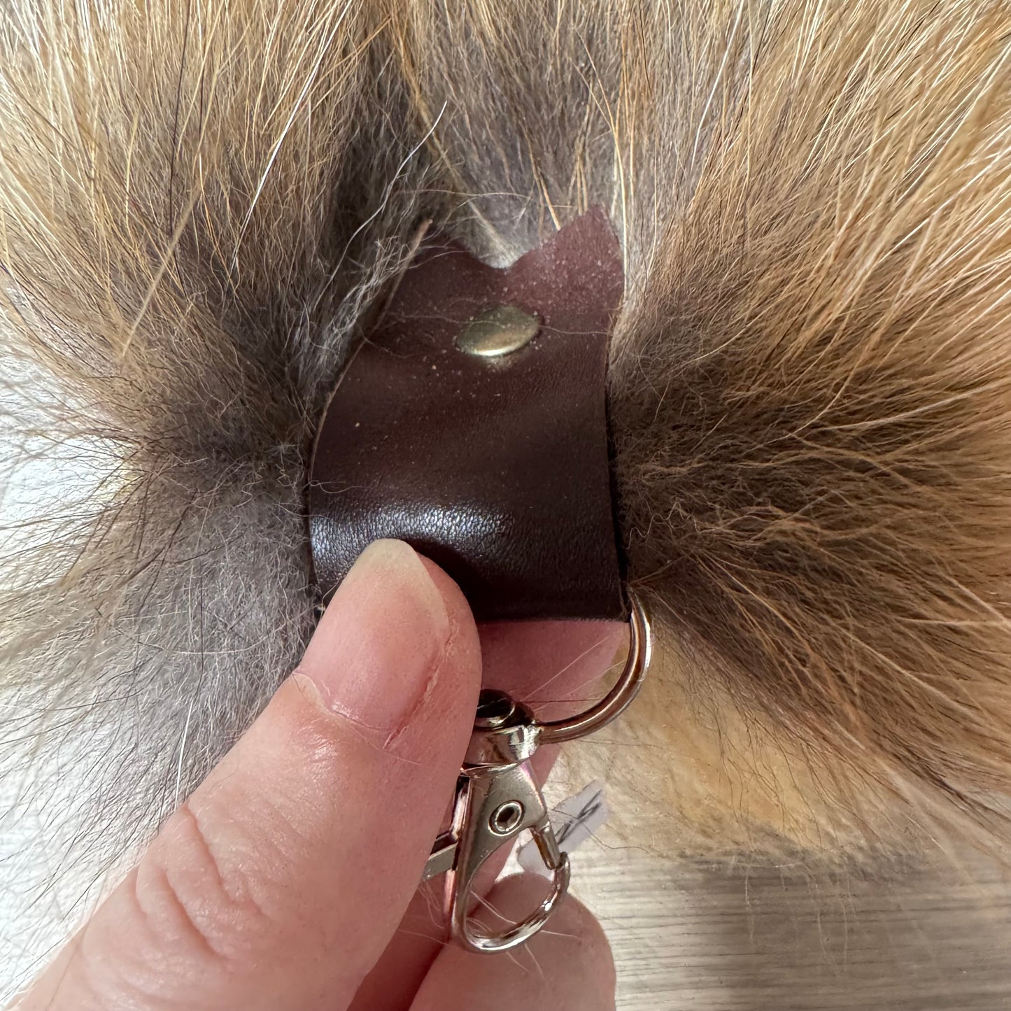 Gold fox tail keychain (125)