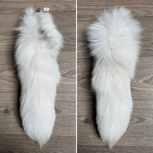 Arctic Marble fox tail keychain (32)