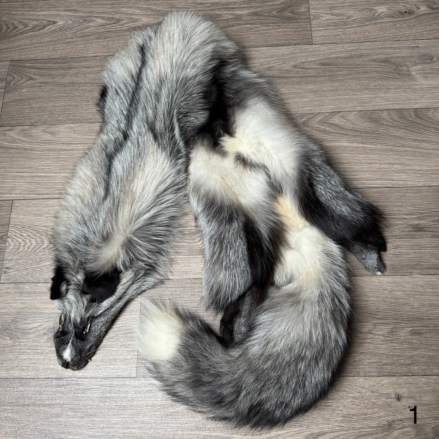 Cross Whitemark fox pelt (1)