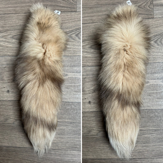 Crystal fox tail keychain (144)