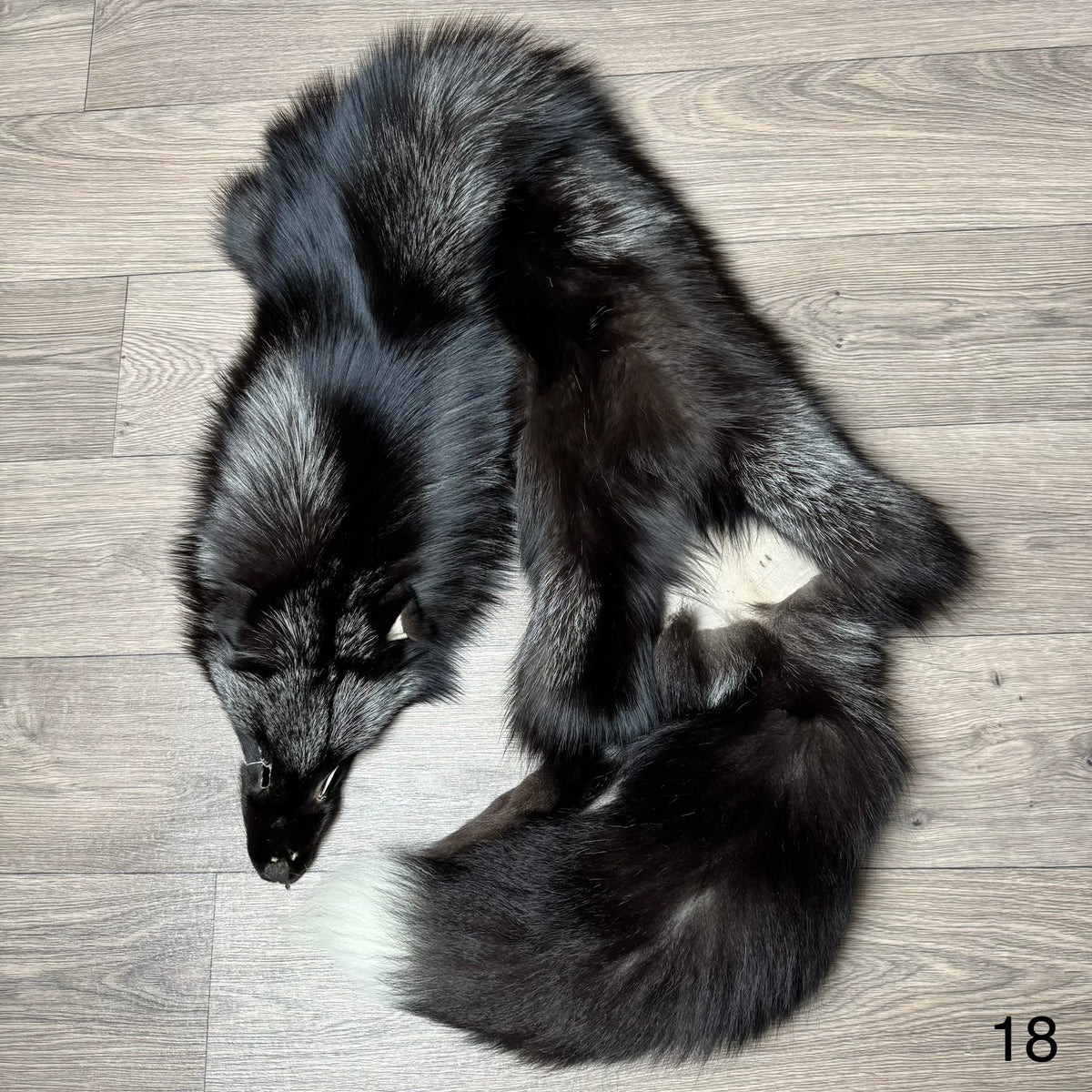 Silver fox pelt (18)