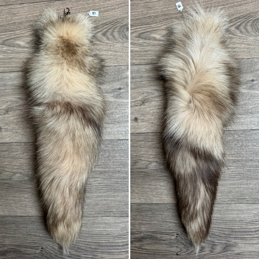 Crystal fox tail keychain (99)