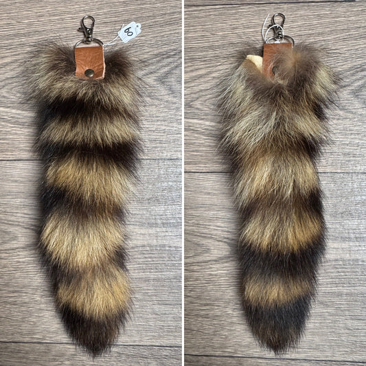Raccoon tail keychain (60)