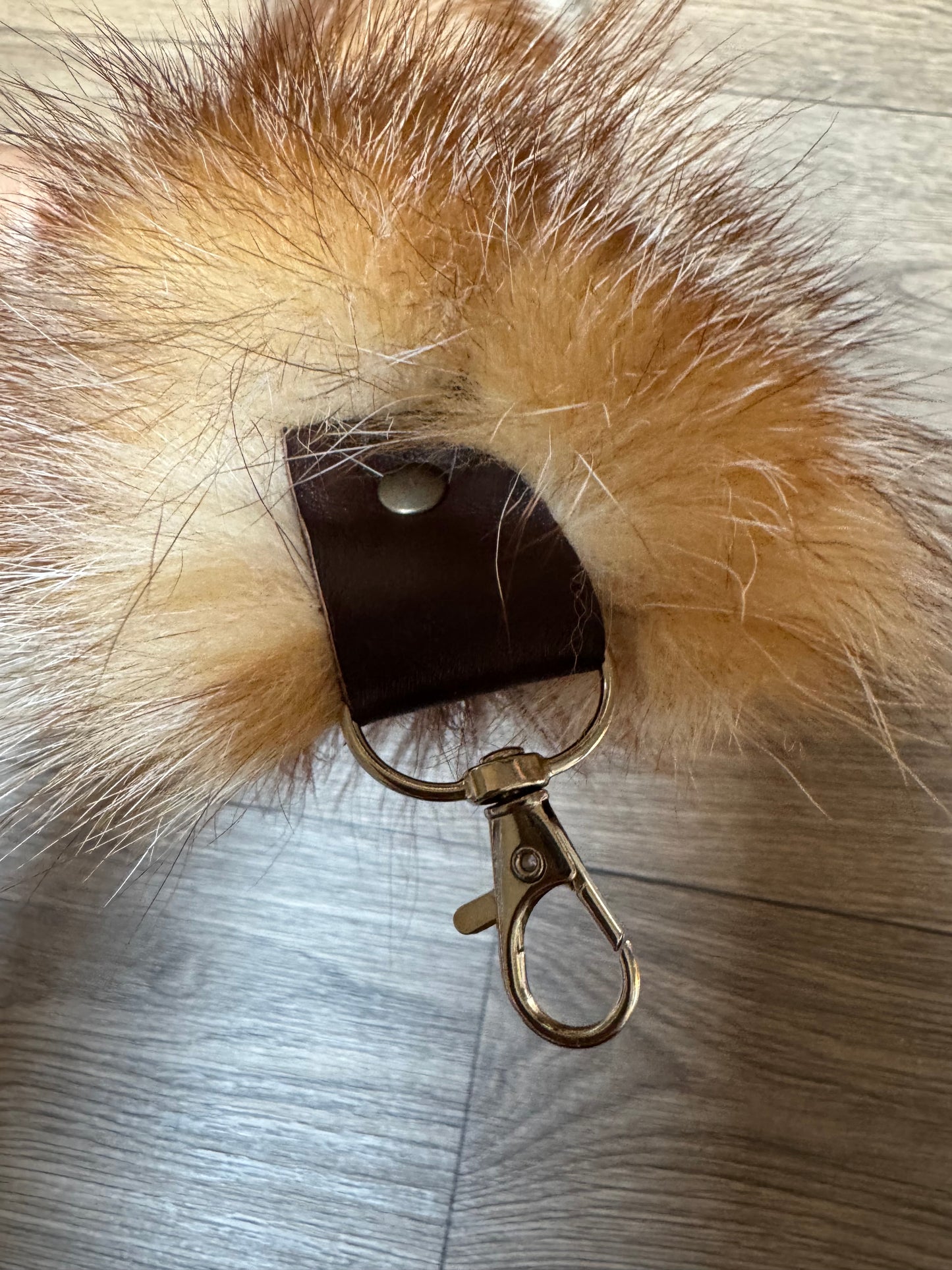 Crystal fox tail keychain (160)