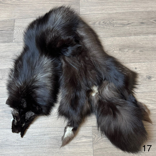 Silver fox pelt (17)