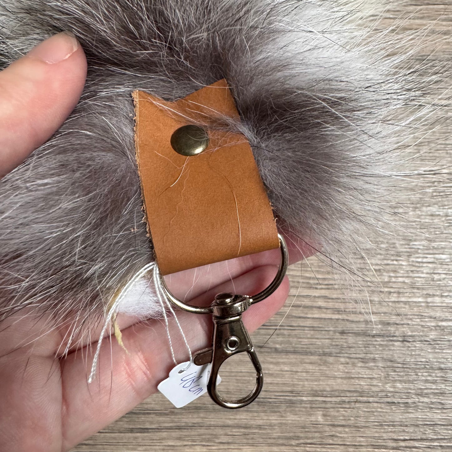 Fawn Light fox tail keychain (93)