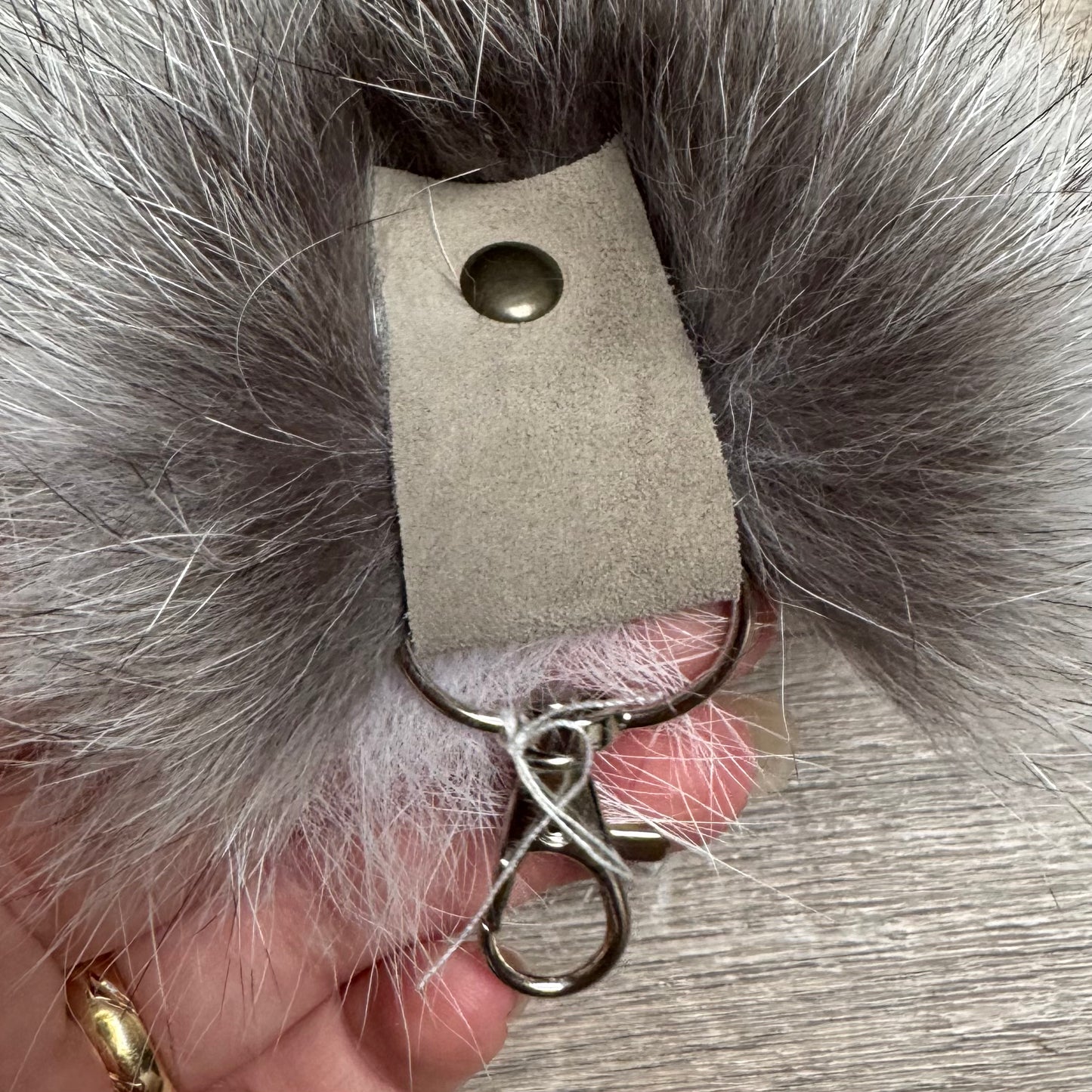 Fawn Light fox tail keychain (115)