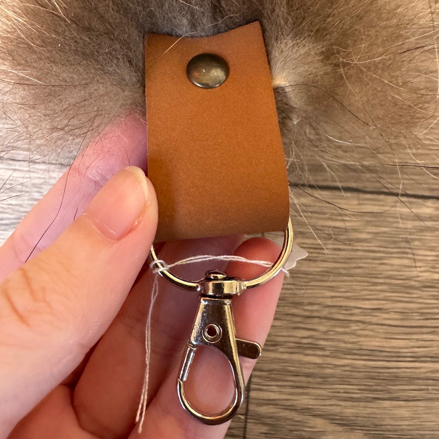 Raccoon tail keychain (20)