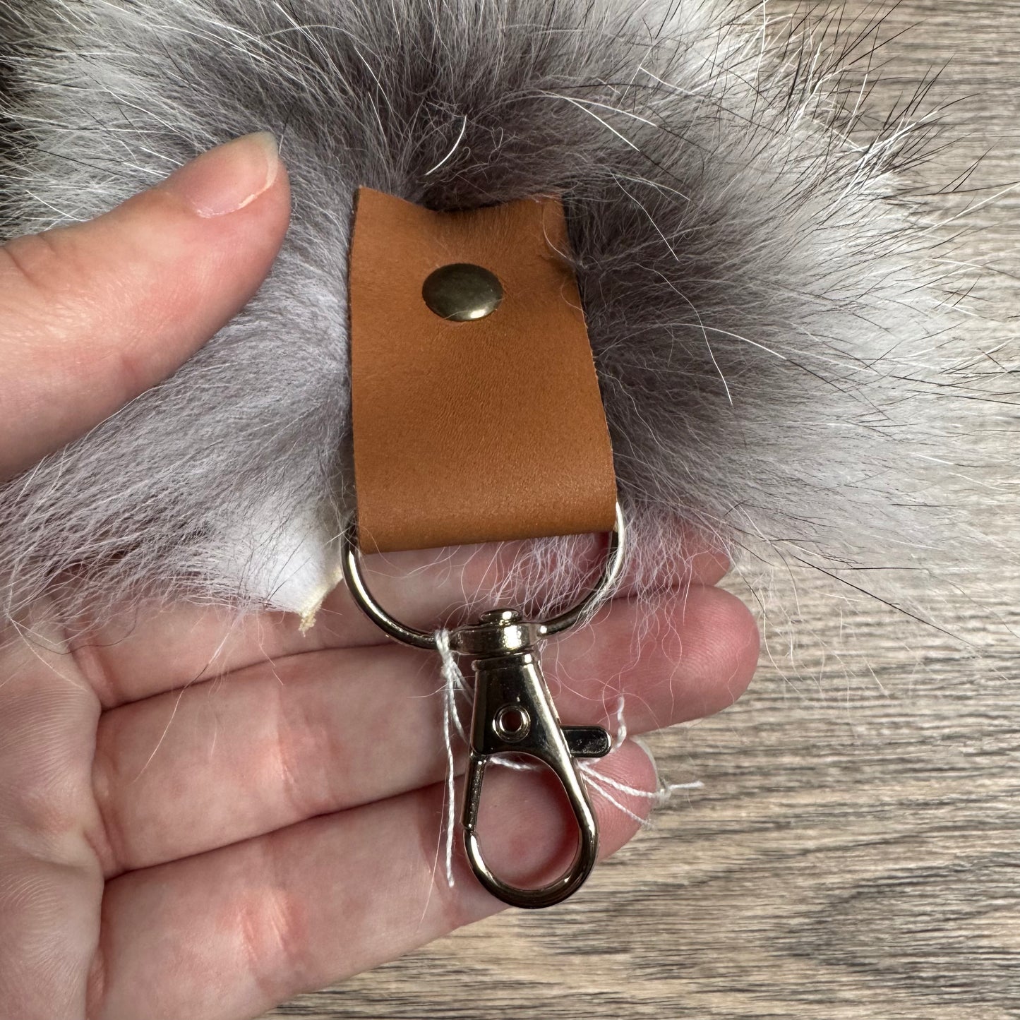 Fawn Light fox tail keychain (40)