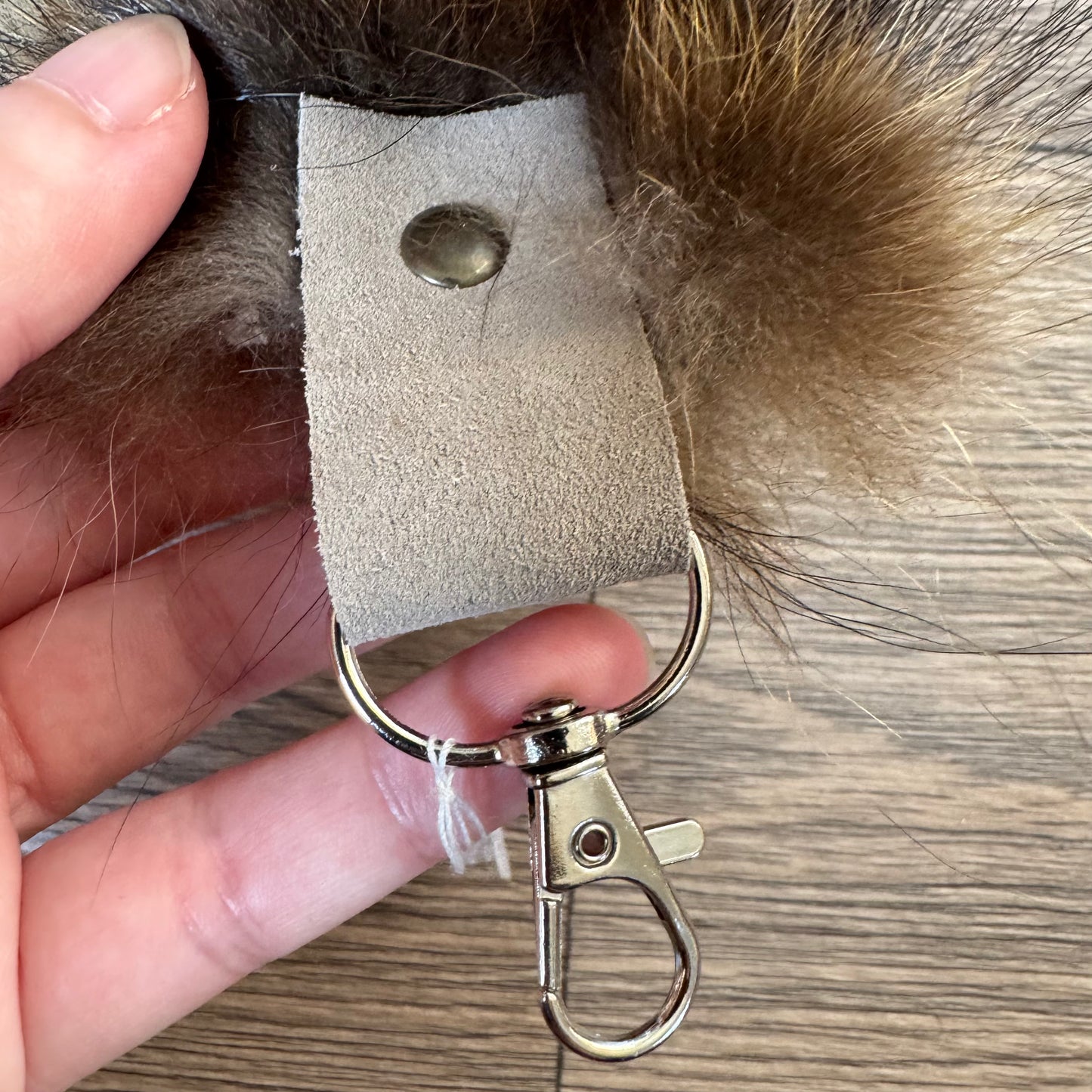 Raccoon tail keychain (51)