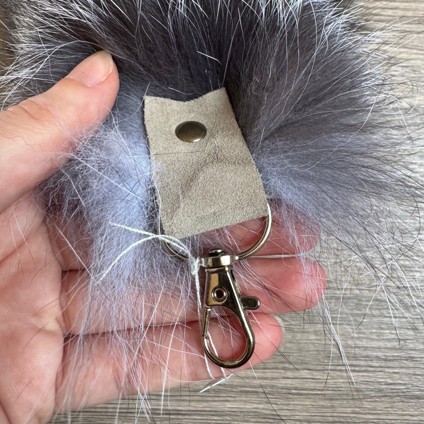 Silver fox tail keychain (86)