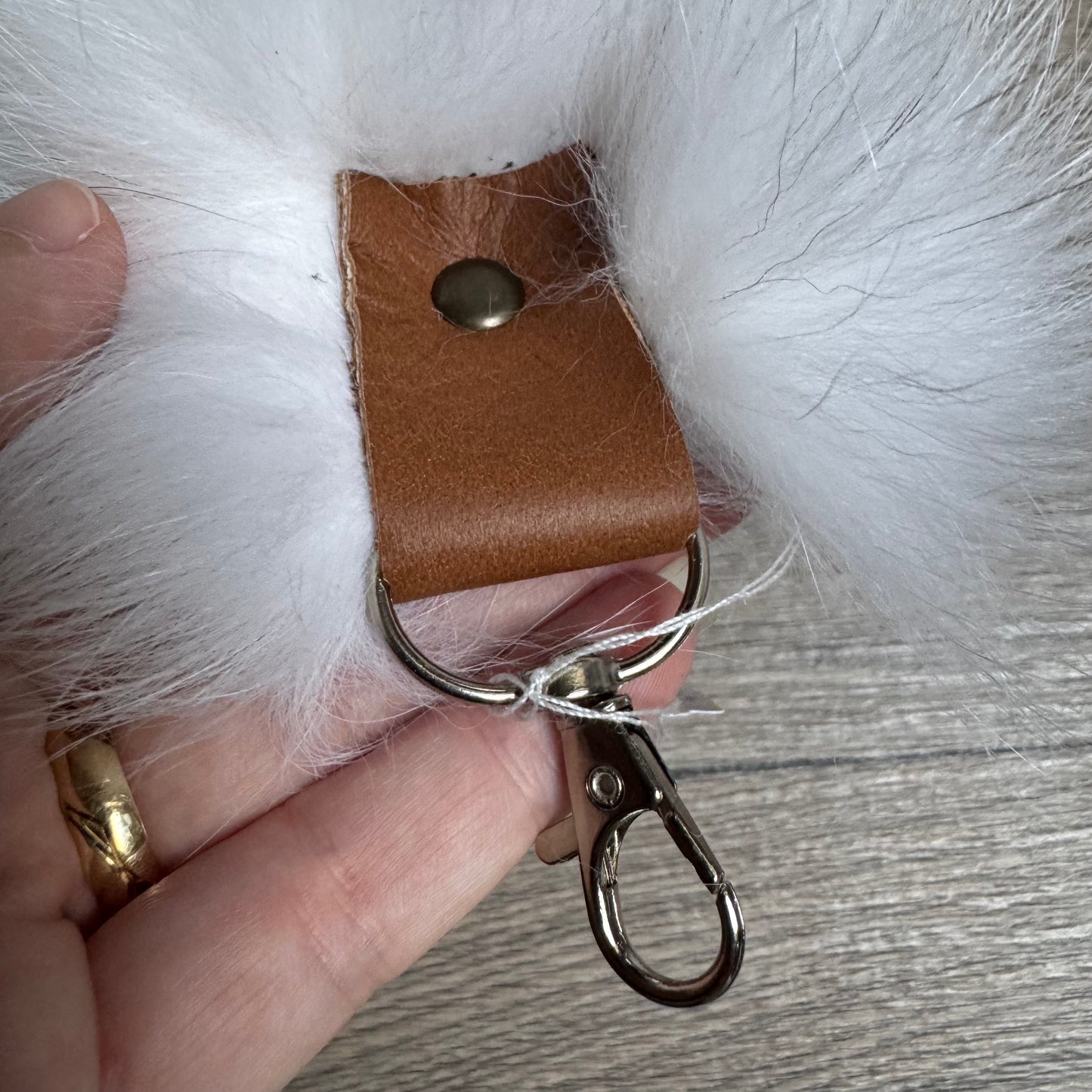 Arctic Marble fox tail keychain (40)