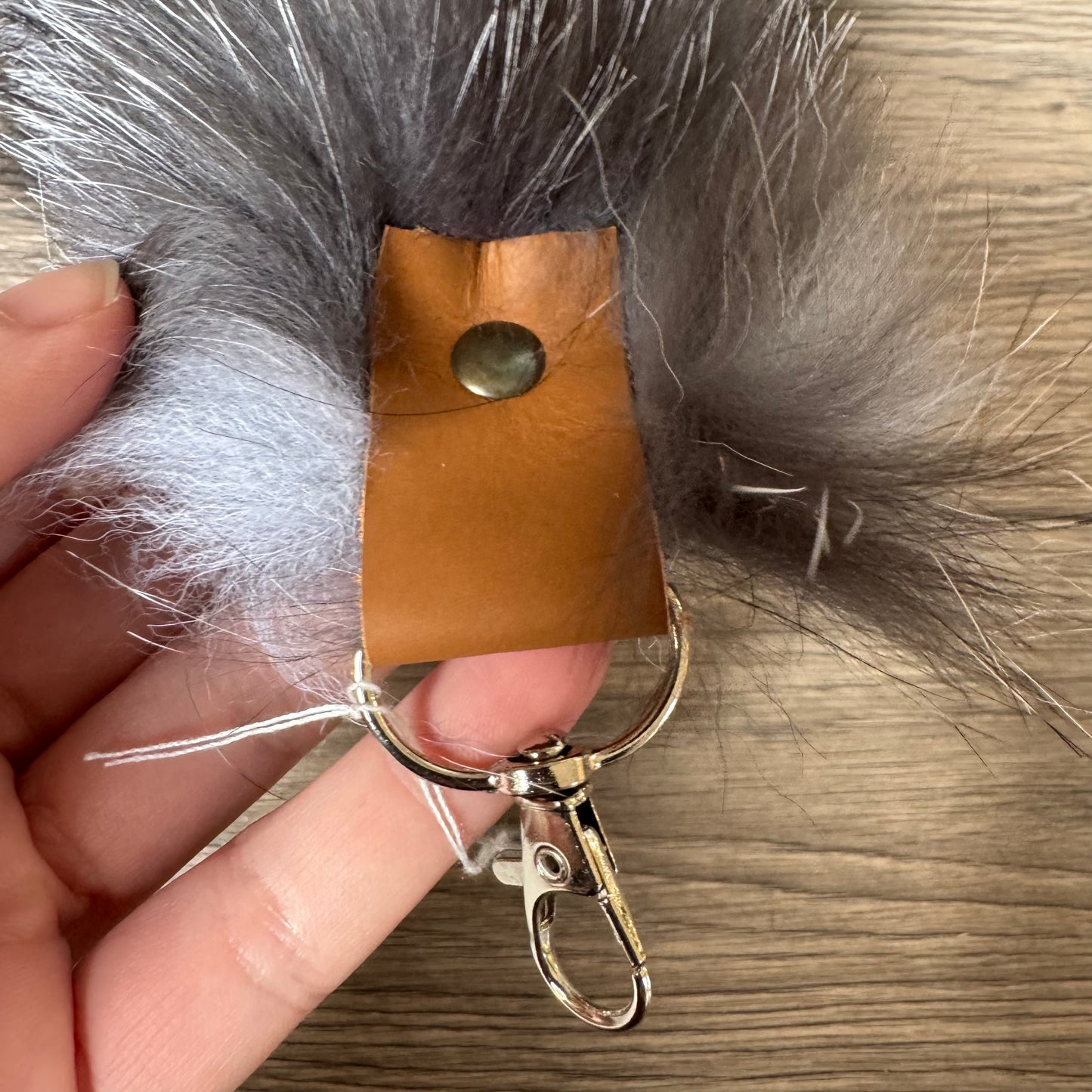 Silver fox tail keychain (72)