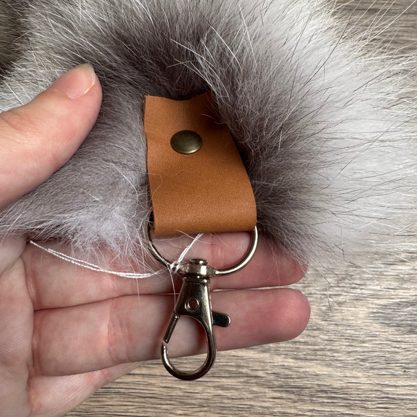 Fawn Light fox tail keychain (28)