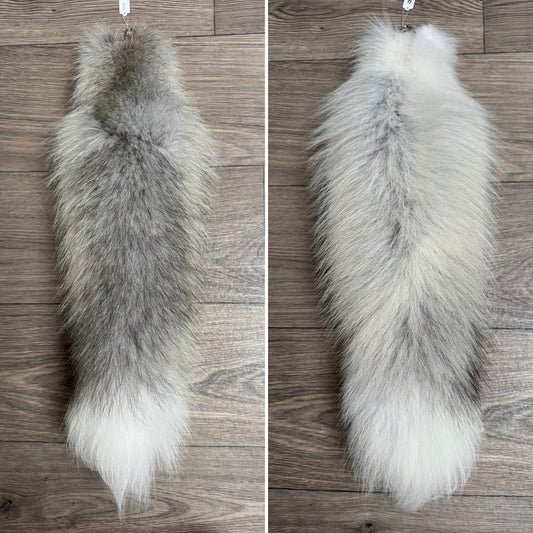 Fawn Light fox tail keychain (4)