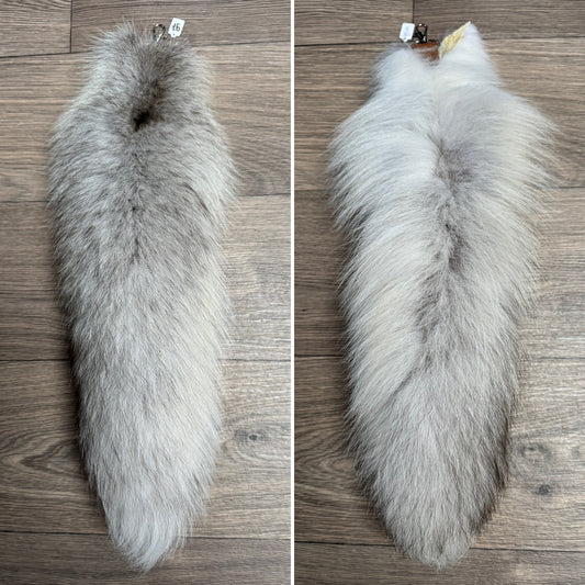 Fawn Light fox tail keychain (97)