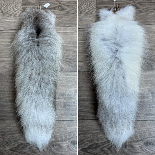 Fawn Light fox tail keychain (84)