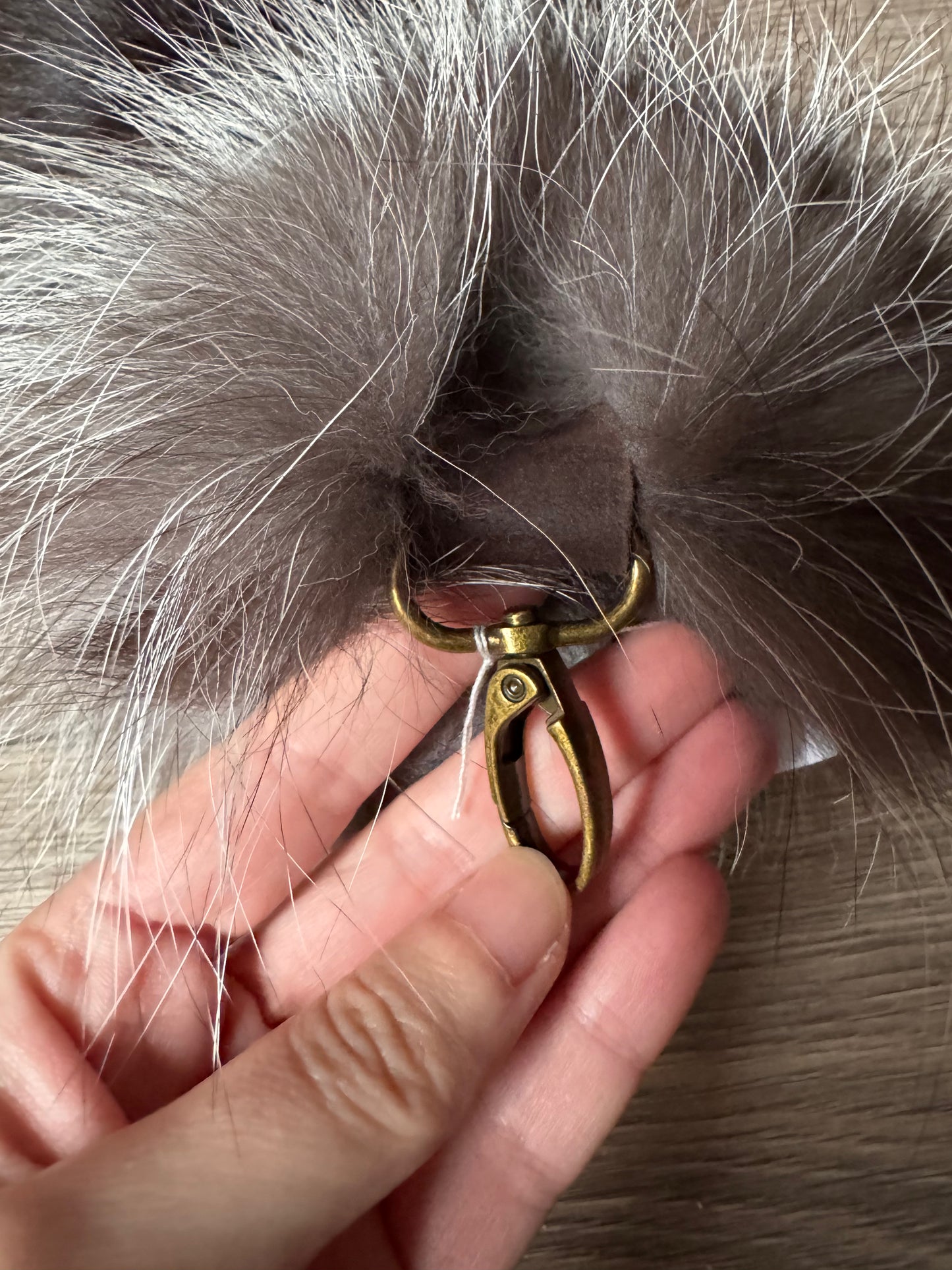Silver fox tail keychain (92)