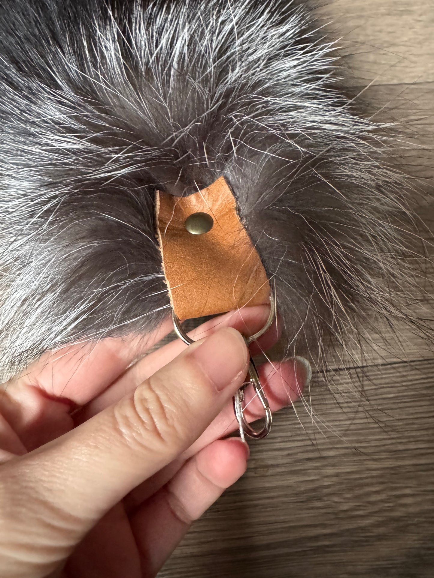 Silver fox tail keychain (34)
