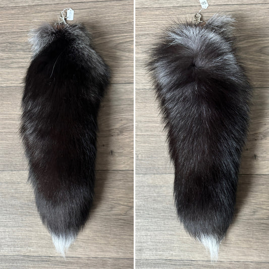 Silver fox tail keychain (50)