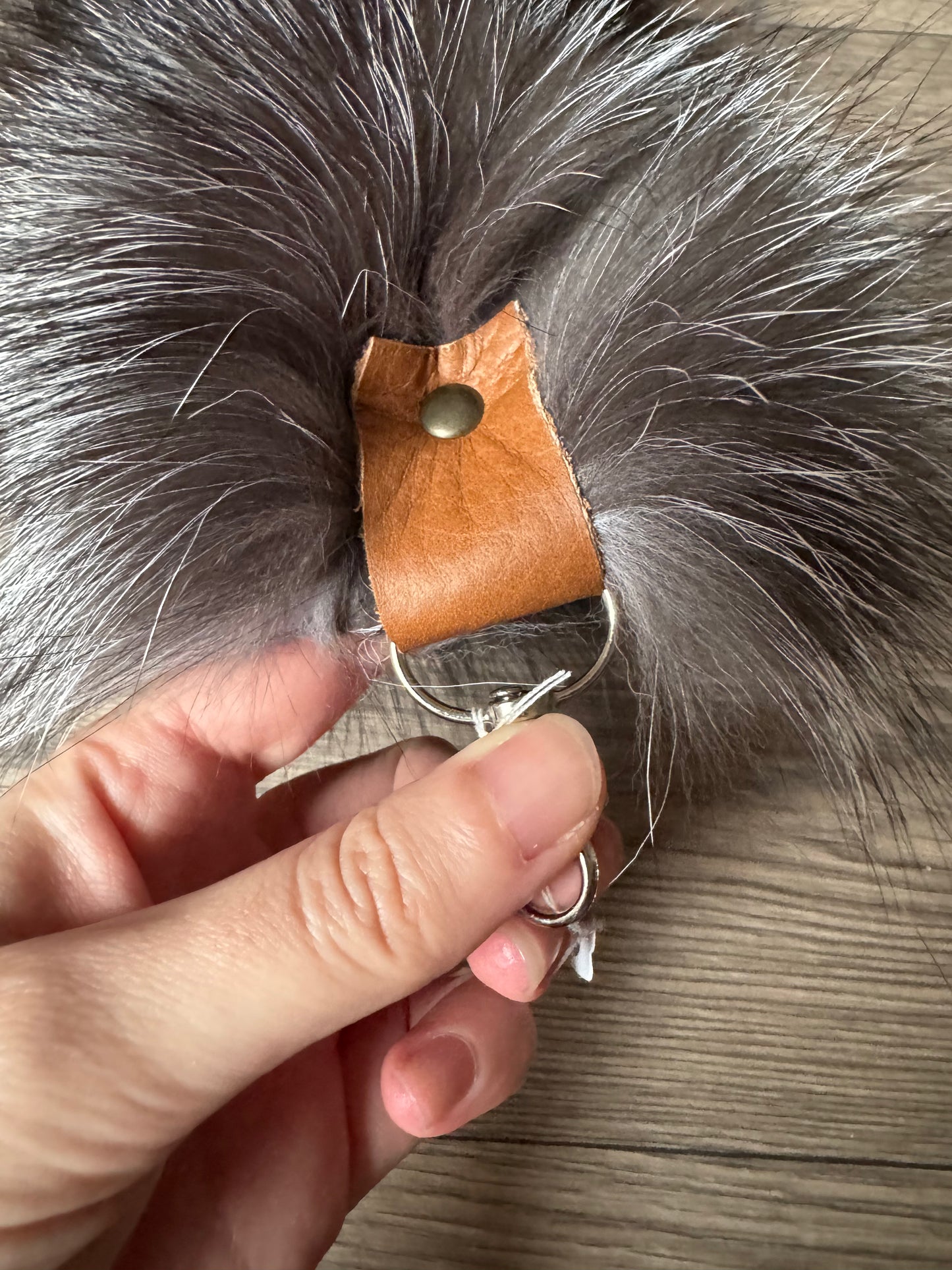 Silver fox tail keychain (29)