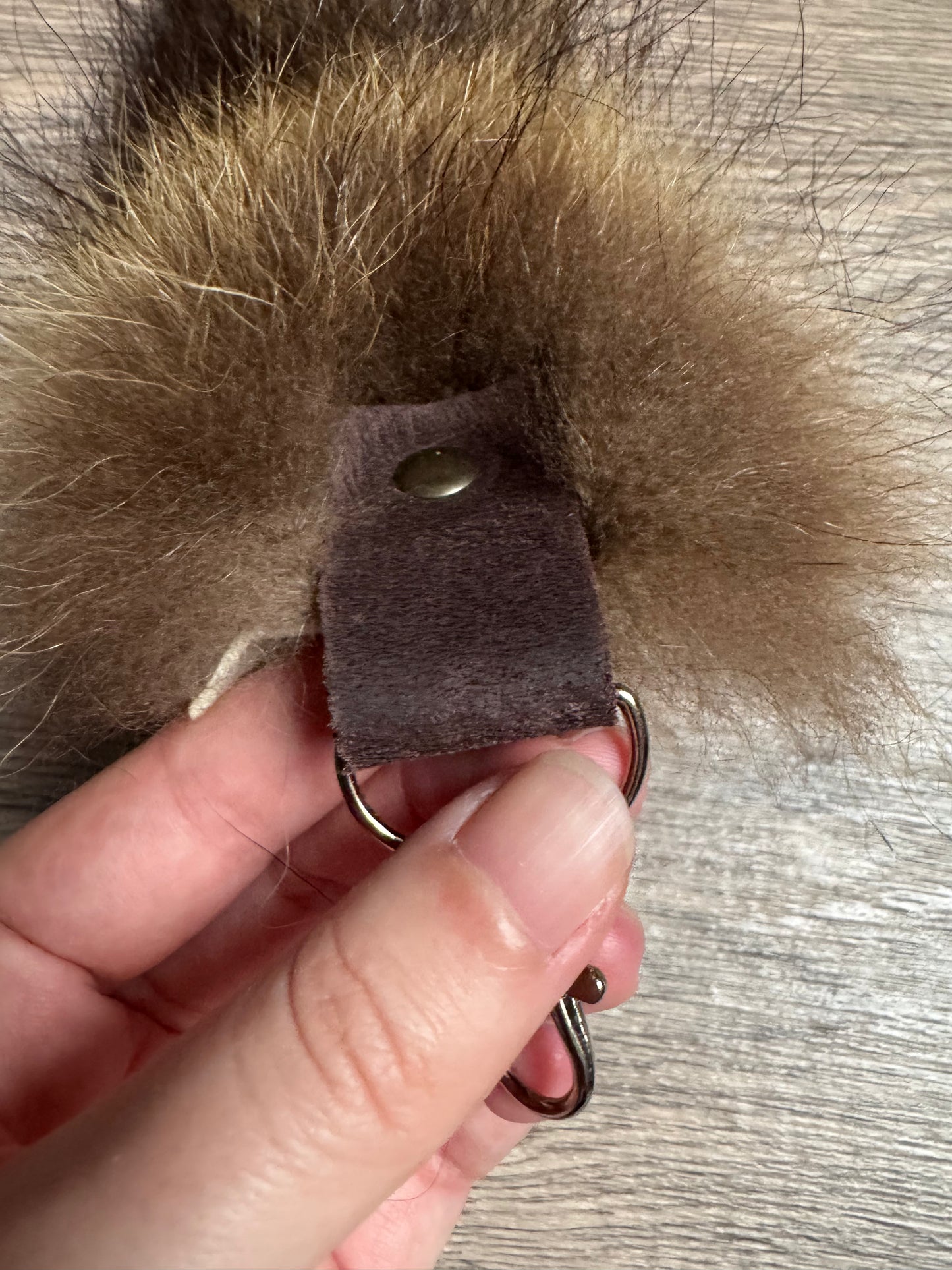 Raccoon tail keychain (58)