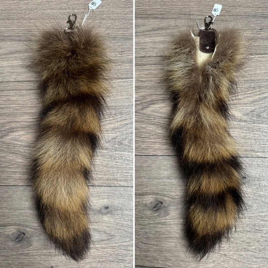 Raccoon tail keychain (58)