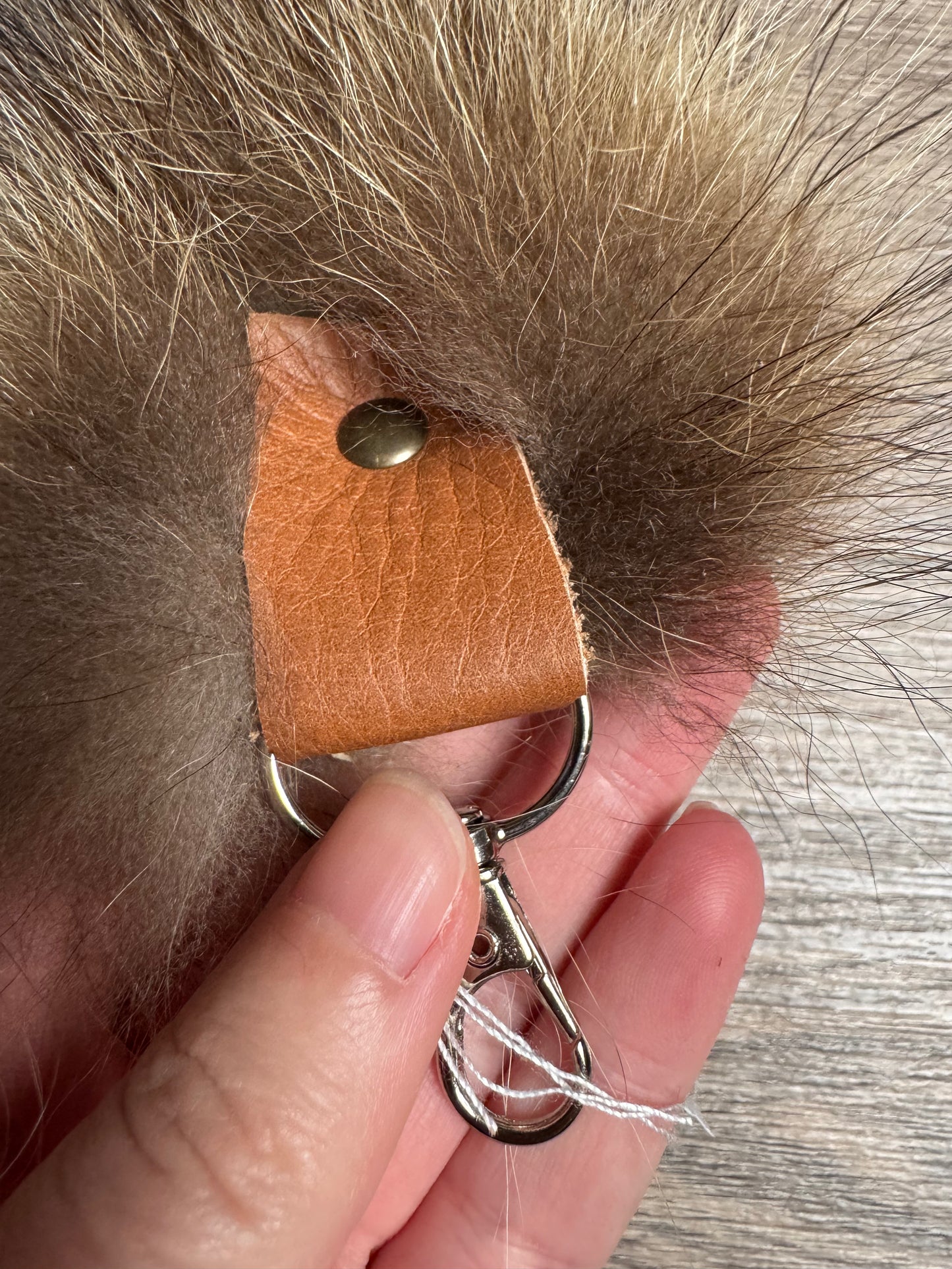 Raccoon tail keychain (161)