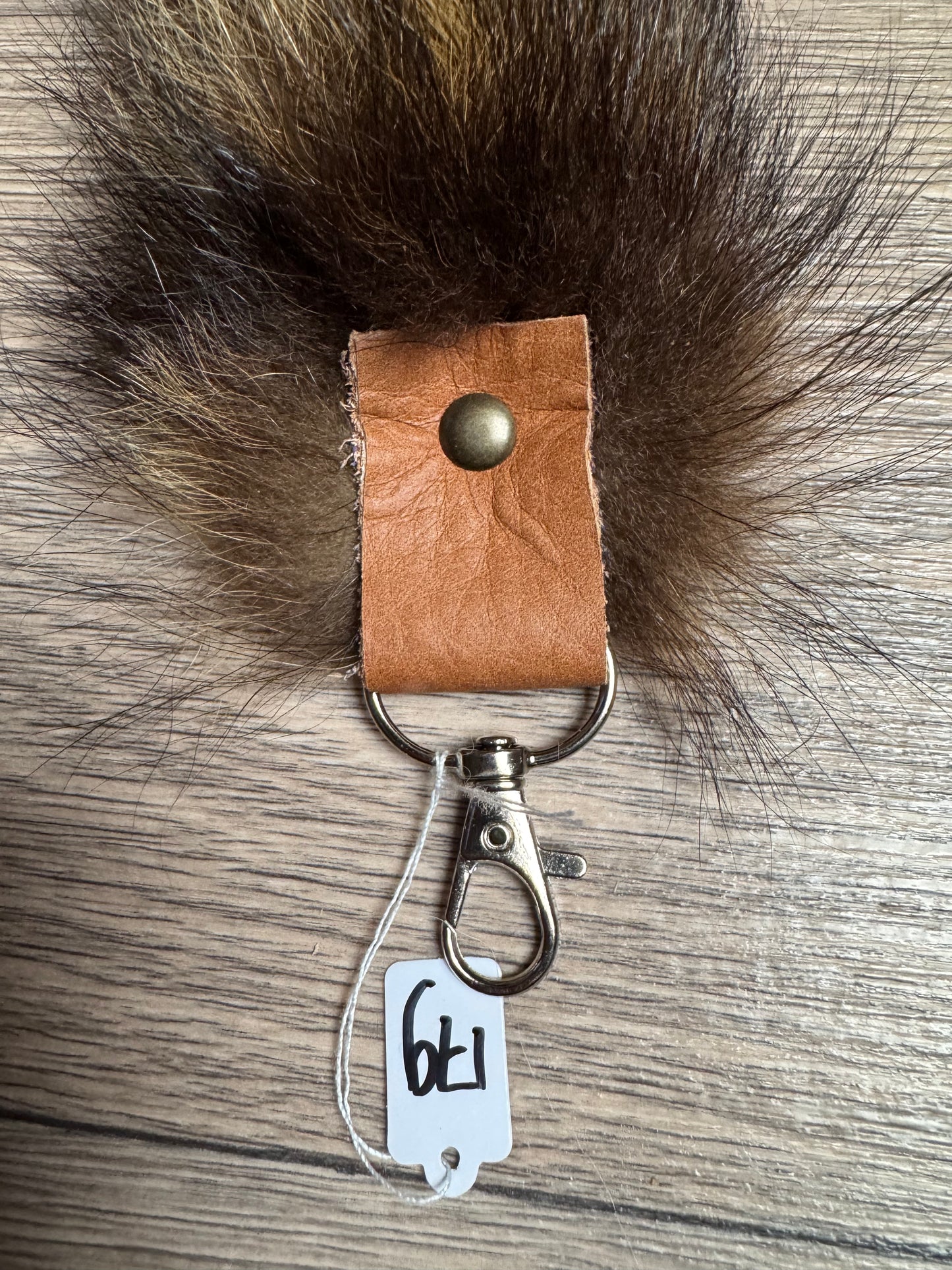 Raccoon tail keychain (179)