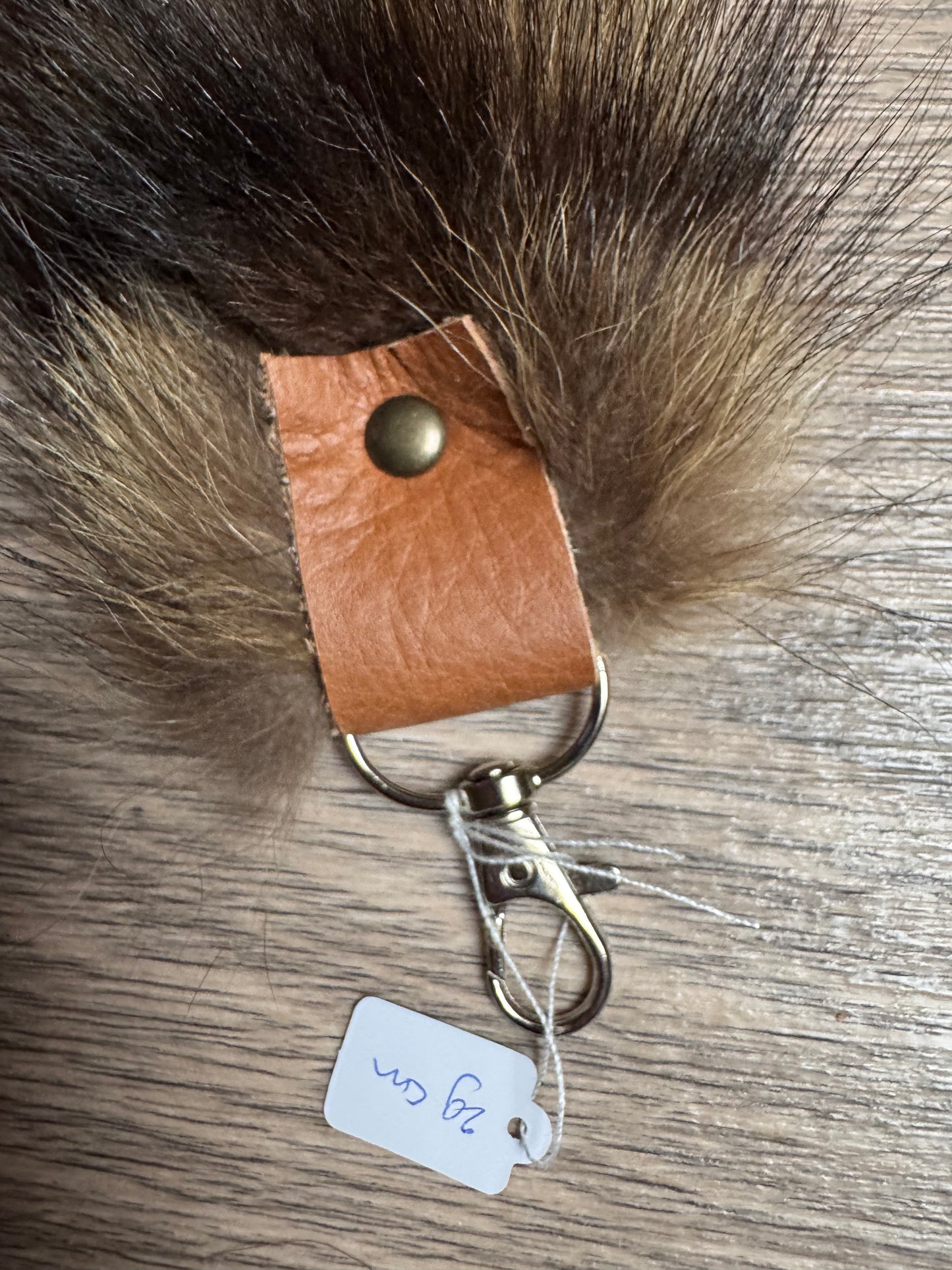 Raccoon tail keychain (160)