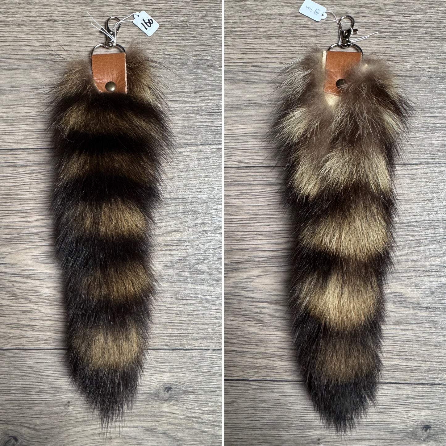 Raccoon tail keychain (160)