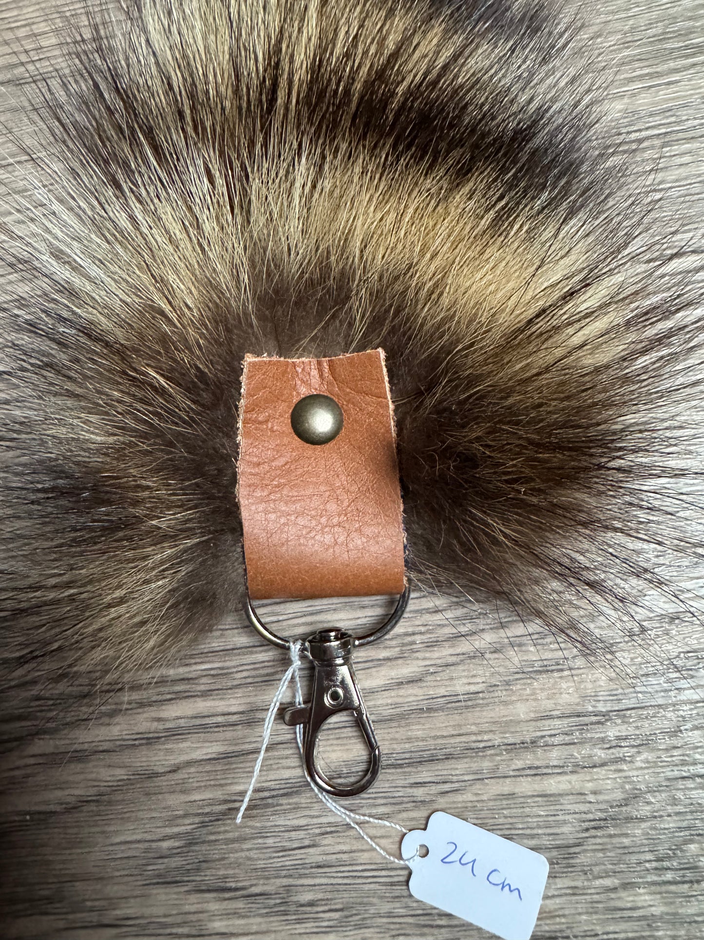 Raccoon tail keychain (155)