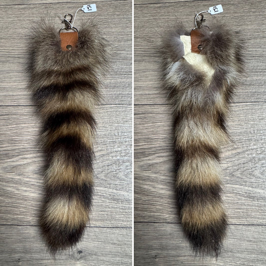 Raccoon tail keychain (151)