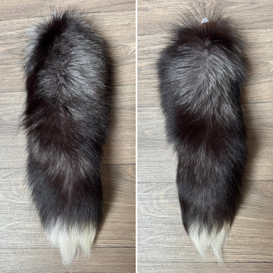 Silver fox tail keychain (180)