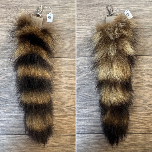 Raccoon tail keychain (51)