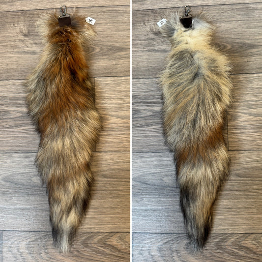 Red fox tail keychain (56)