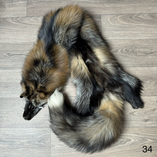 Cross fox pelt (34)